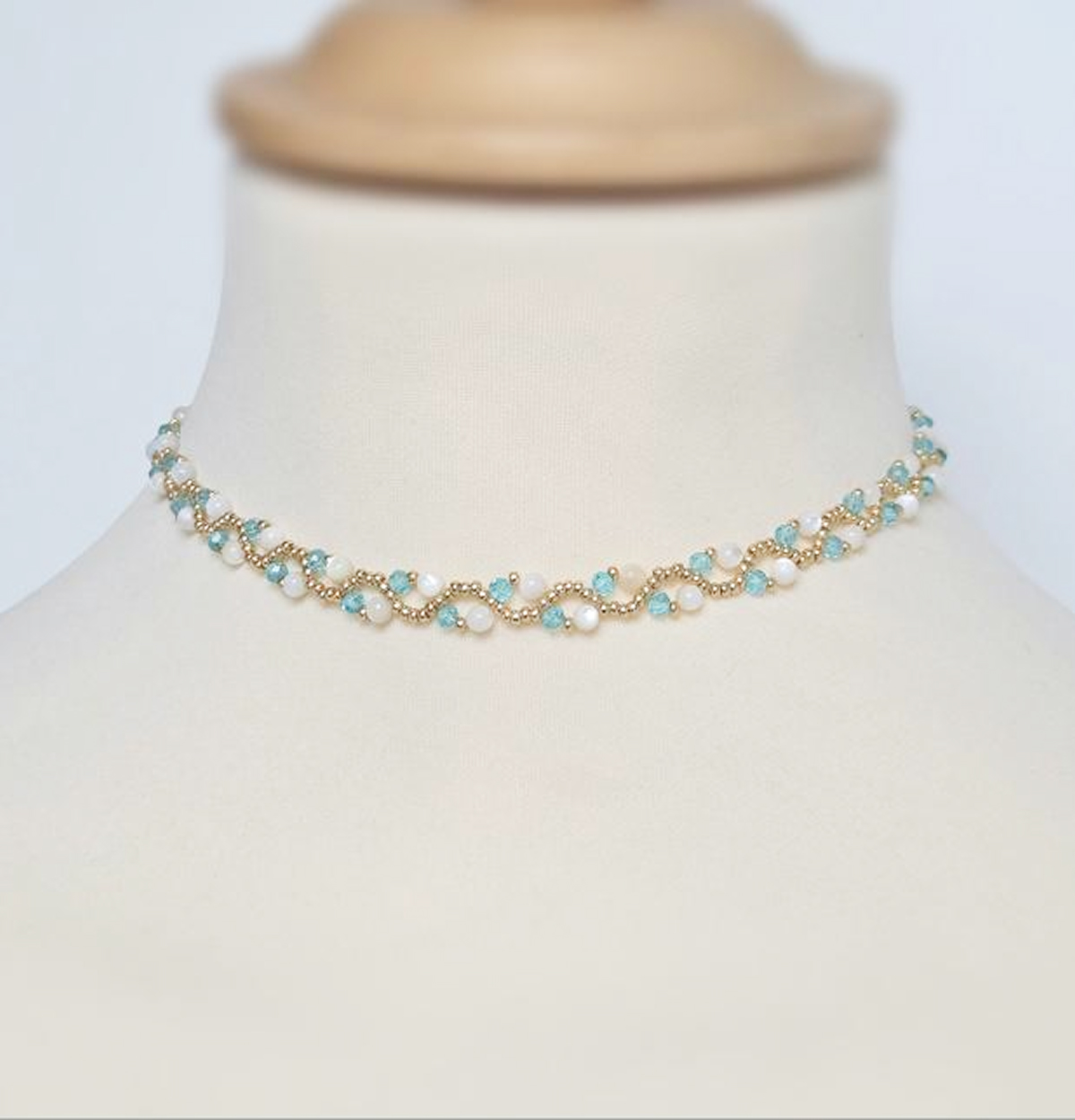 Collier de perles nacrées naturelles