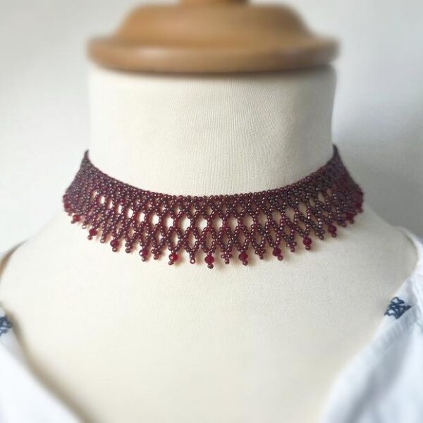 Ras-du-cou bordé bordeaux ajustable