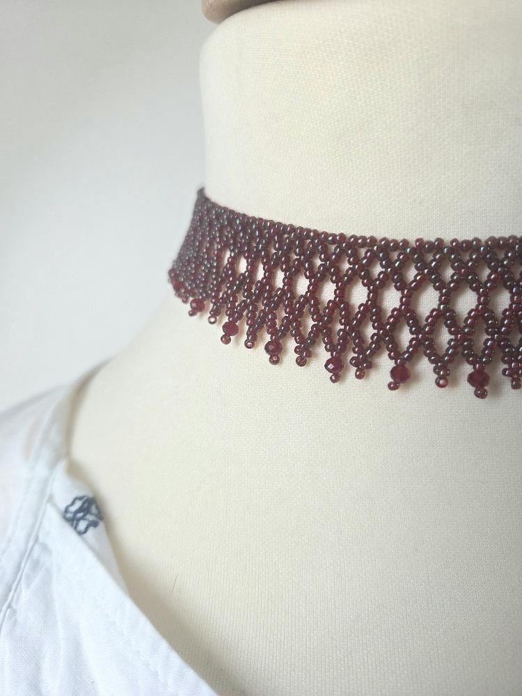 Ras-du-cou bordé bordeaux ajustable