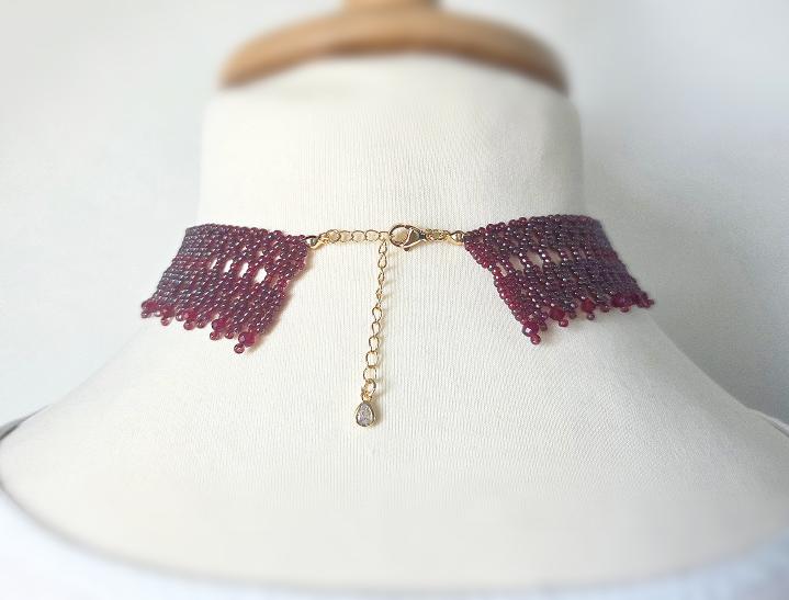 Ras-du-cou bordé bordeaux ajustable