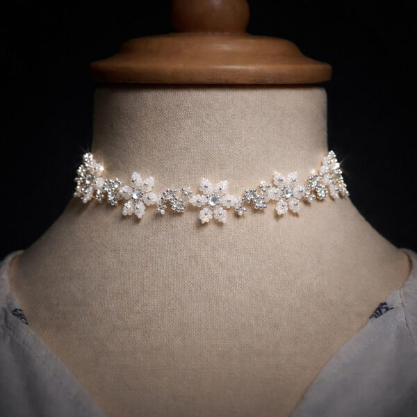Perle de nacre centrale – choker floral artisanal