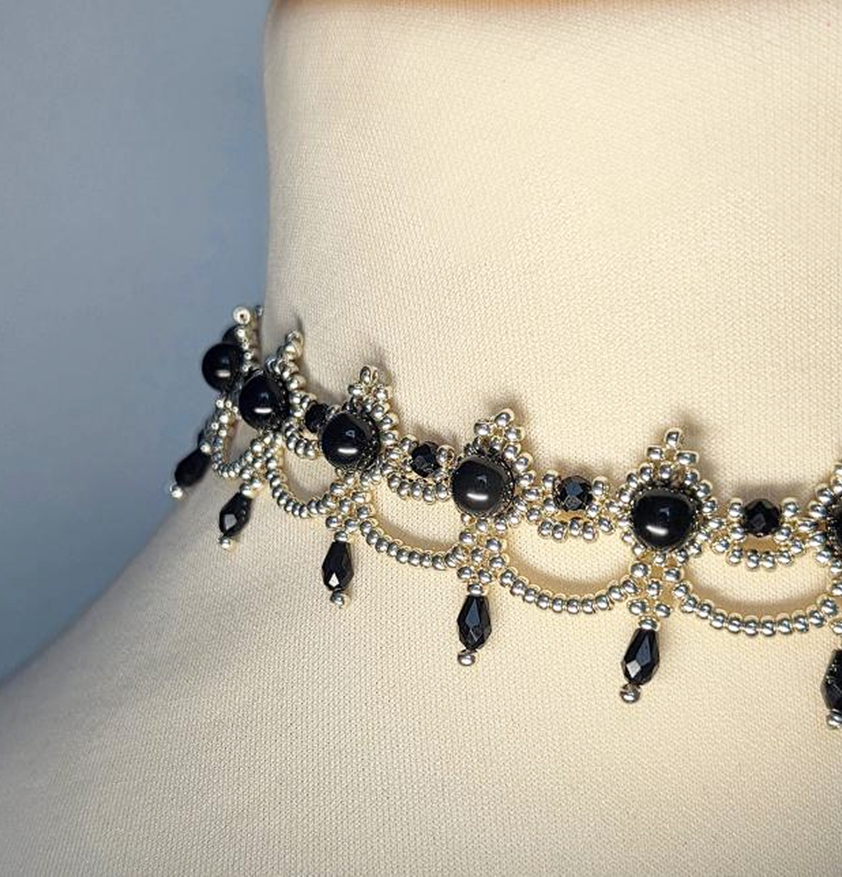 Choker victorien en obsidienne noire et rocailles Miyuki