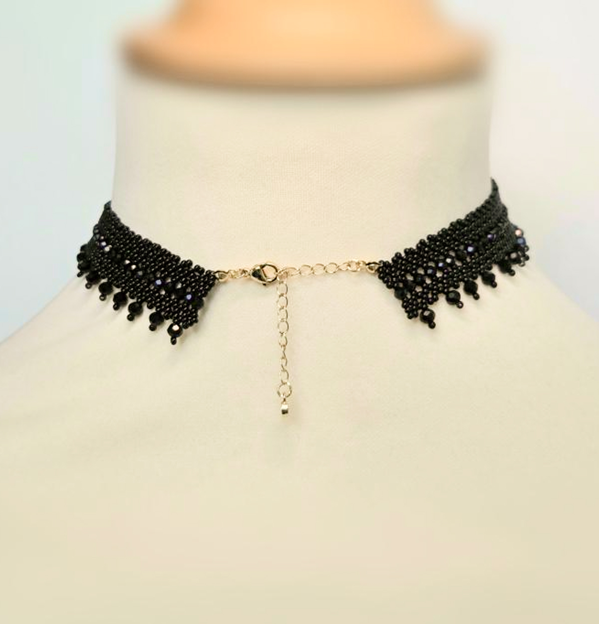 Ras-du-cou artisanal en perles Preciosa – collier brodé à la main – Image 3