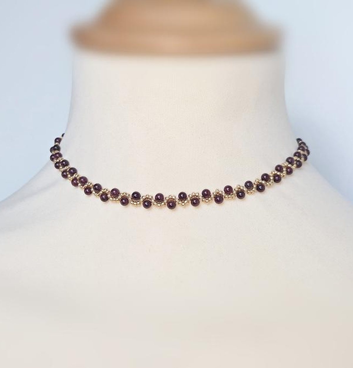 bijou artisanal en grenat et perles japonaises