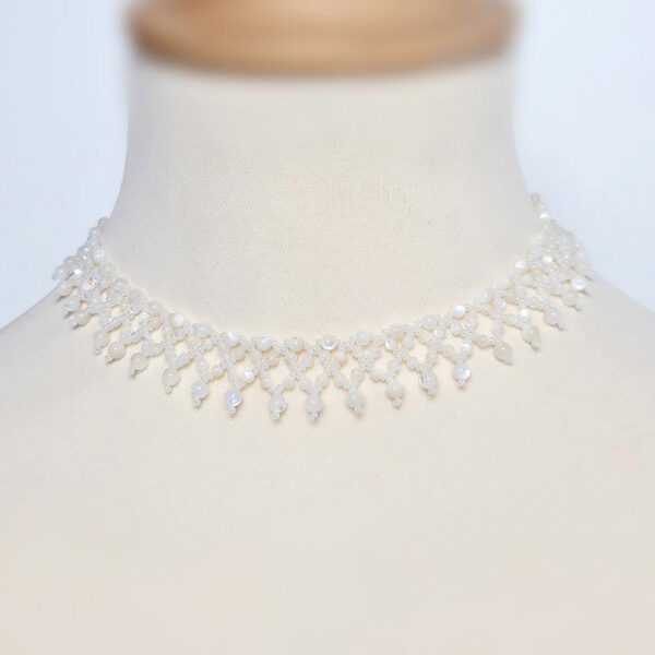 Collier en perles de nacre et rocailles Miyuki vue de face