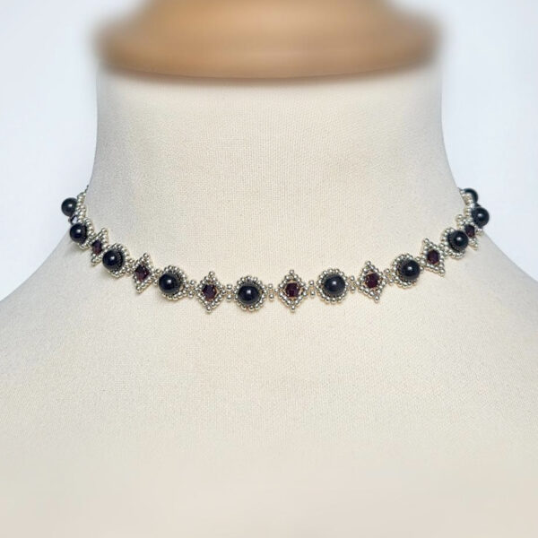 Collier perles Miyuki obsidienne fait main avec cristaux de verre bordeaux et perles Duracoat argentées