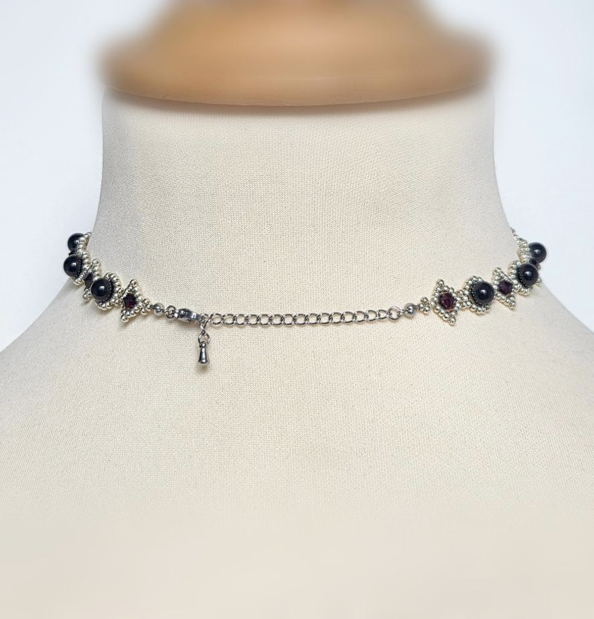 Collier perles Miyuki obsidienne fait main avec cristaux de verre bordeaux et perles Duracoat argentées