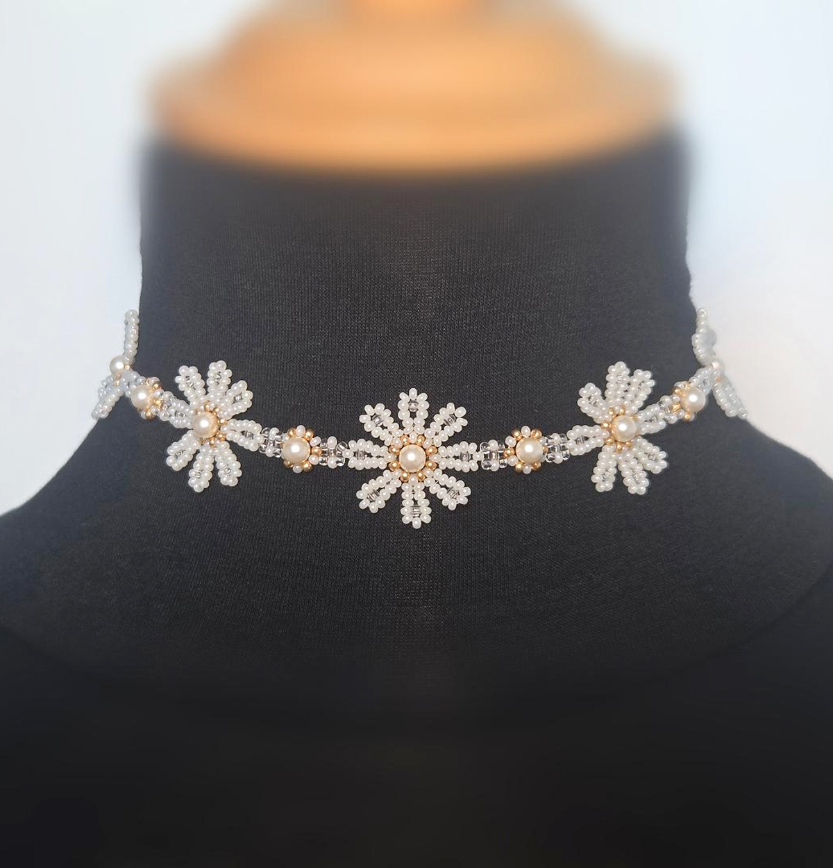 Daisy ras-du-cou fait main en perles Preciosa nacrées