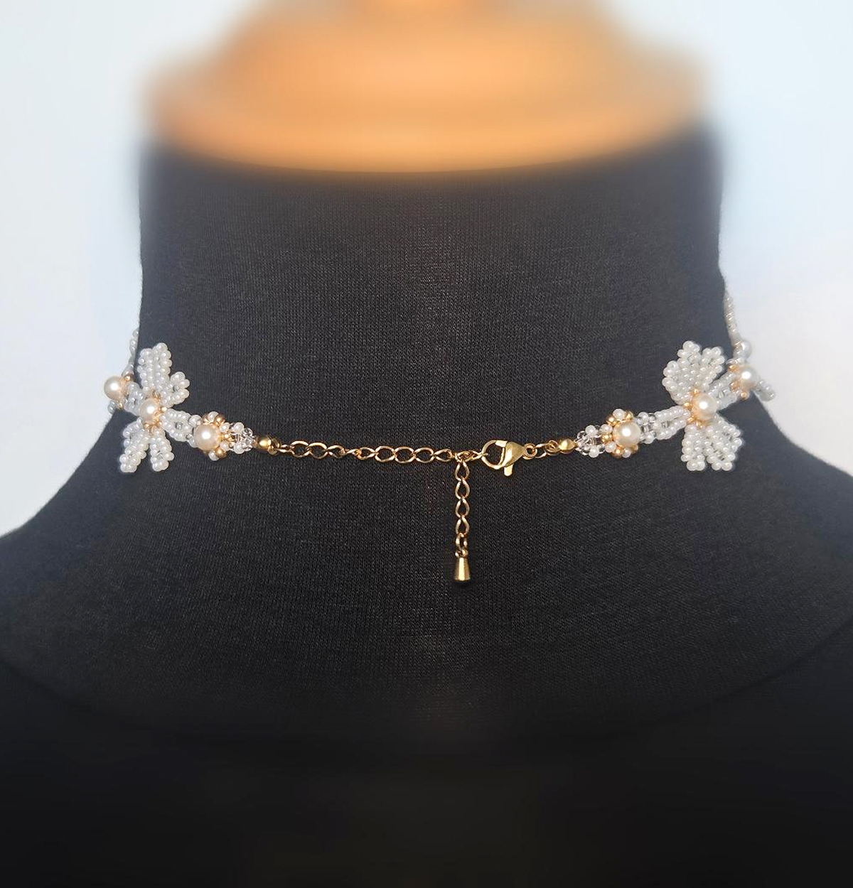 Ras-du-cou Daisy blanc nacré et doré en perles Preciosa